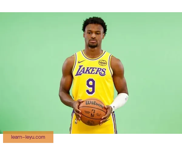 詹姆斯带队逆转取胜湖人重燃季后赛冲刺希望与信心全队士气大振