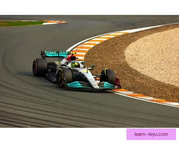 F1赛事最新动态：梅赛德斯车队引擎升级背后的技术突破与挑战