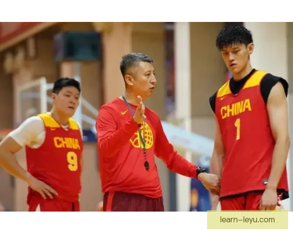 中国男篮世预赛首战告捷,核心球员表现引发球迷热议 中国男篮世预赛首战告捷,核心球员表现引发球迷热议