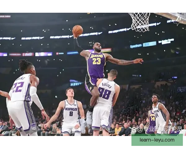 新赛季NBA开幕战精彩纷呈 勇士逆袭湖人迎来胜利首战