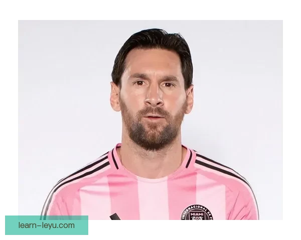 梅西加盟迈阿密国际后首次亮相表现惊艳 球迷热情高涨见证历史时刻 梅西加盟迈阿密国际后首次亮相表现惊艳 球迷热情高涨见证历史时刻