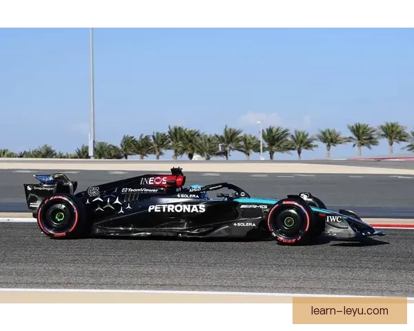 梅赛德斯战队引领F1新赛季赛车技术革新与策略竞争