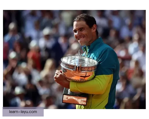 网球赛场最新动态：顶尖选手激烈对决引发全球关注