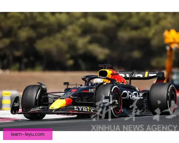 F1赛季最新动态：顶级车队争夺激烈 赛车技术革新引领未来发展