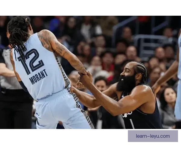 NBA最新动态：詹姆斯复出带队逆转勇士 莫兰特火爆表现引领灰熊连胜